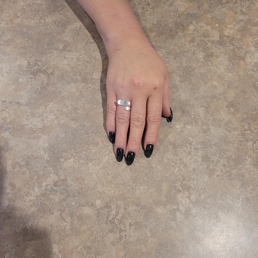 New Silver Plated Women’s Fashion Ring. One size. Limited Edition.